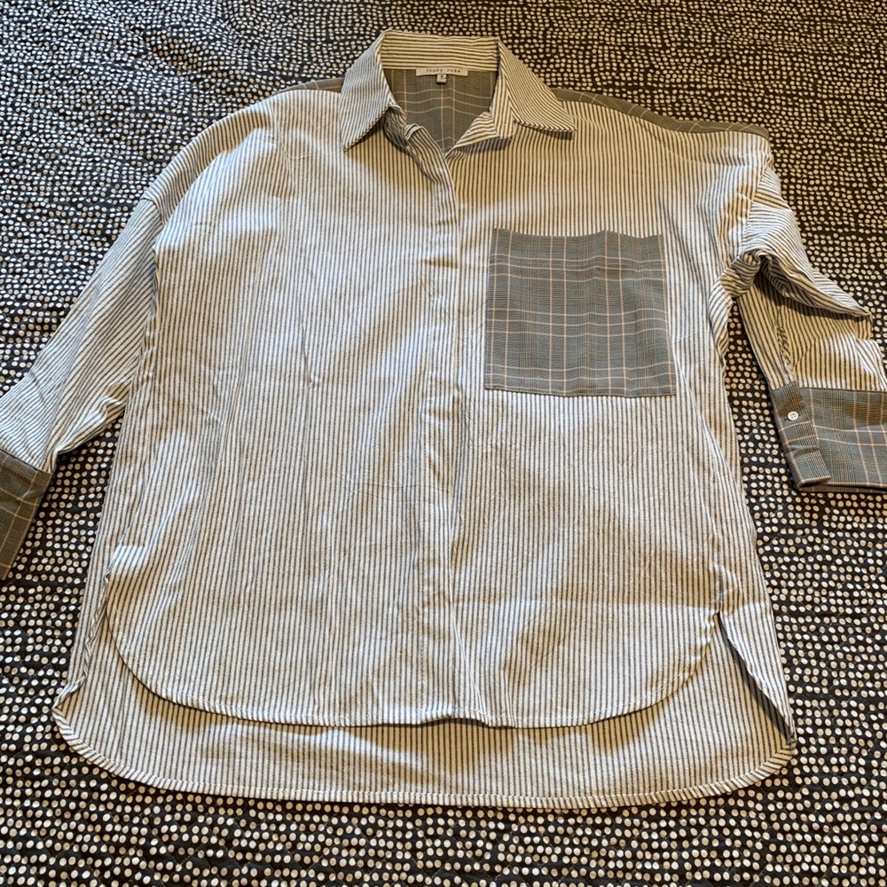 Ivory Rose over size button up woman’s Small